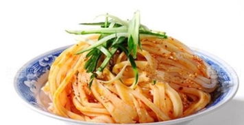 自創(chuàng)了一款秘制醬料,開發(fā)了一個(gè)涼皮新品種,說(shuō)說(shuō)小吃的創(chuàng)新